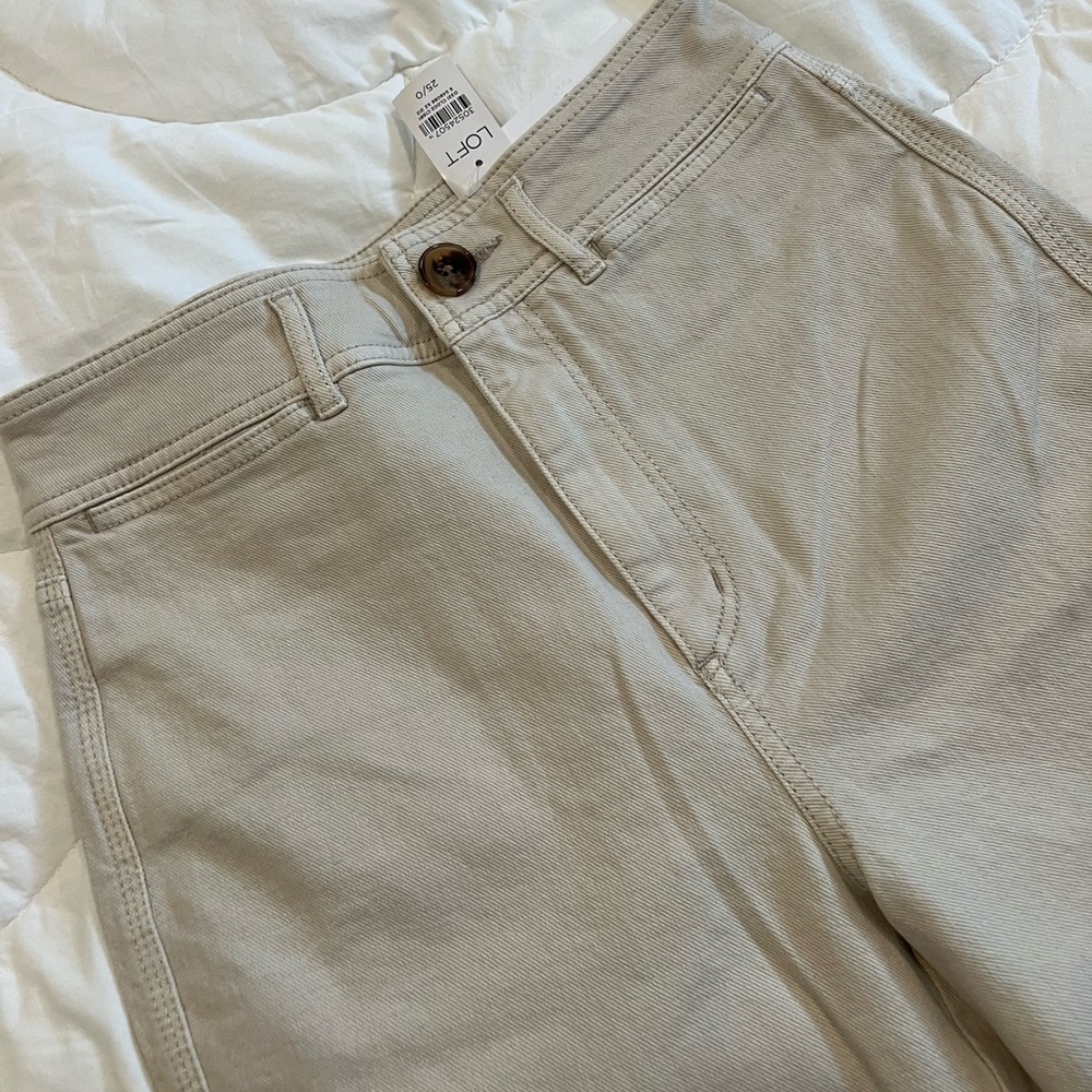 BNWT LOFT High Waist Slim Wide Leg Pants in size 25 size 0 cream color crop